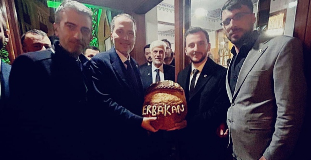 Fatih Erbakan’a Vakfıkebir Ekmeği Hediye Edildi!