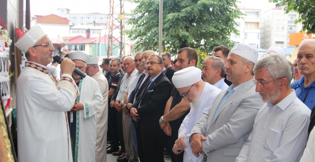 İş Adamı Avni Karadeniz'e Son Görev!