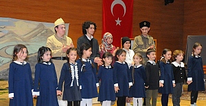 Gün doğacak oyun programını 300 öğrenci izledi