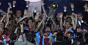 ŞAMPİYON KUPASINI ALDI