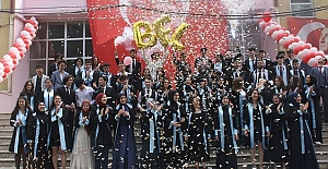 Beşikdüzü Fen Lisesinde Mezuniyet Coşkusu!